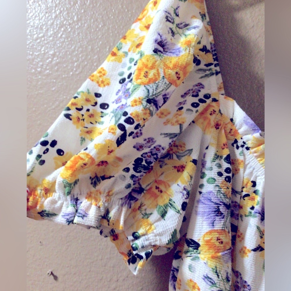 NEWT CITY CHIC PEPLUM FLORAL TOP. - Picture 10 of 11